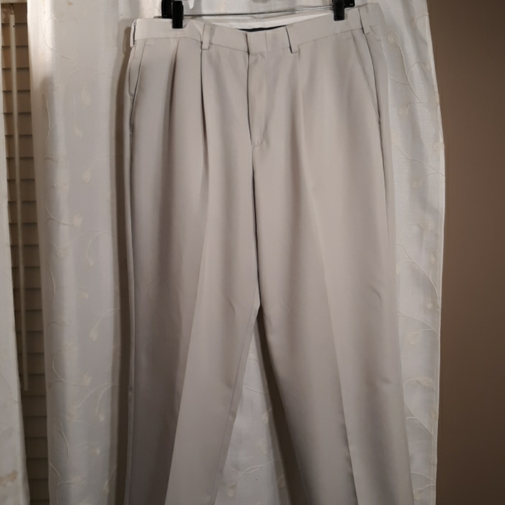 Dockers golf pants, 36x30,pleated/cuffed